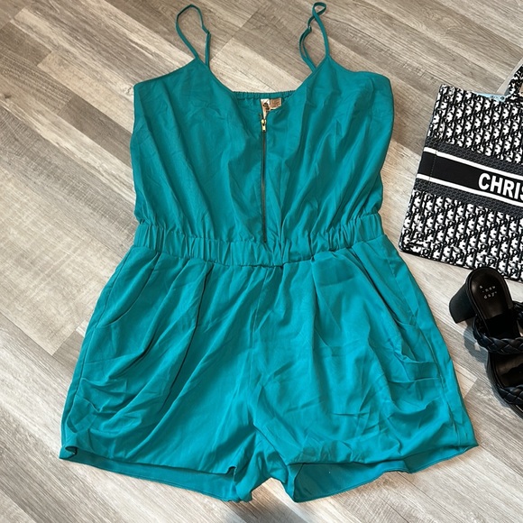 Cute Romper - Picture 2 of 4